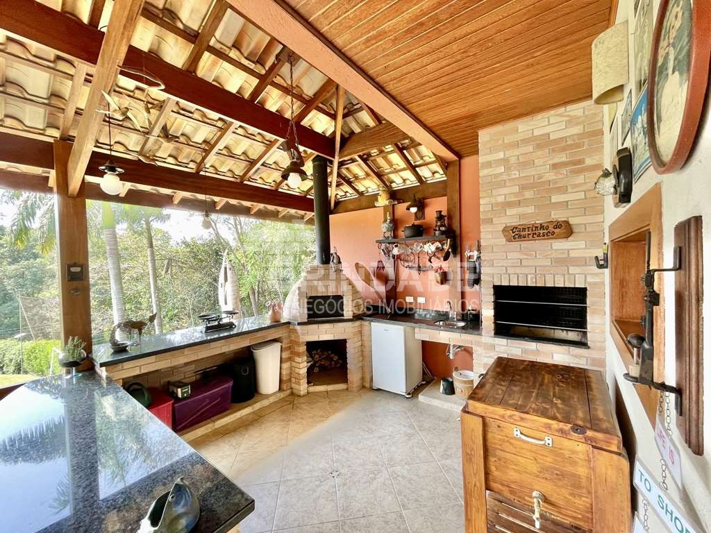 Casa com 4 suítes, piscina e campo de futebol na Granja Viana, foto 12 de 48
