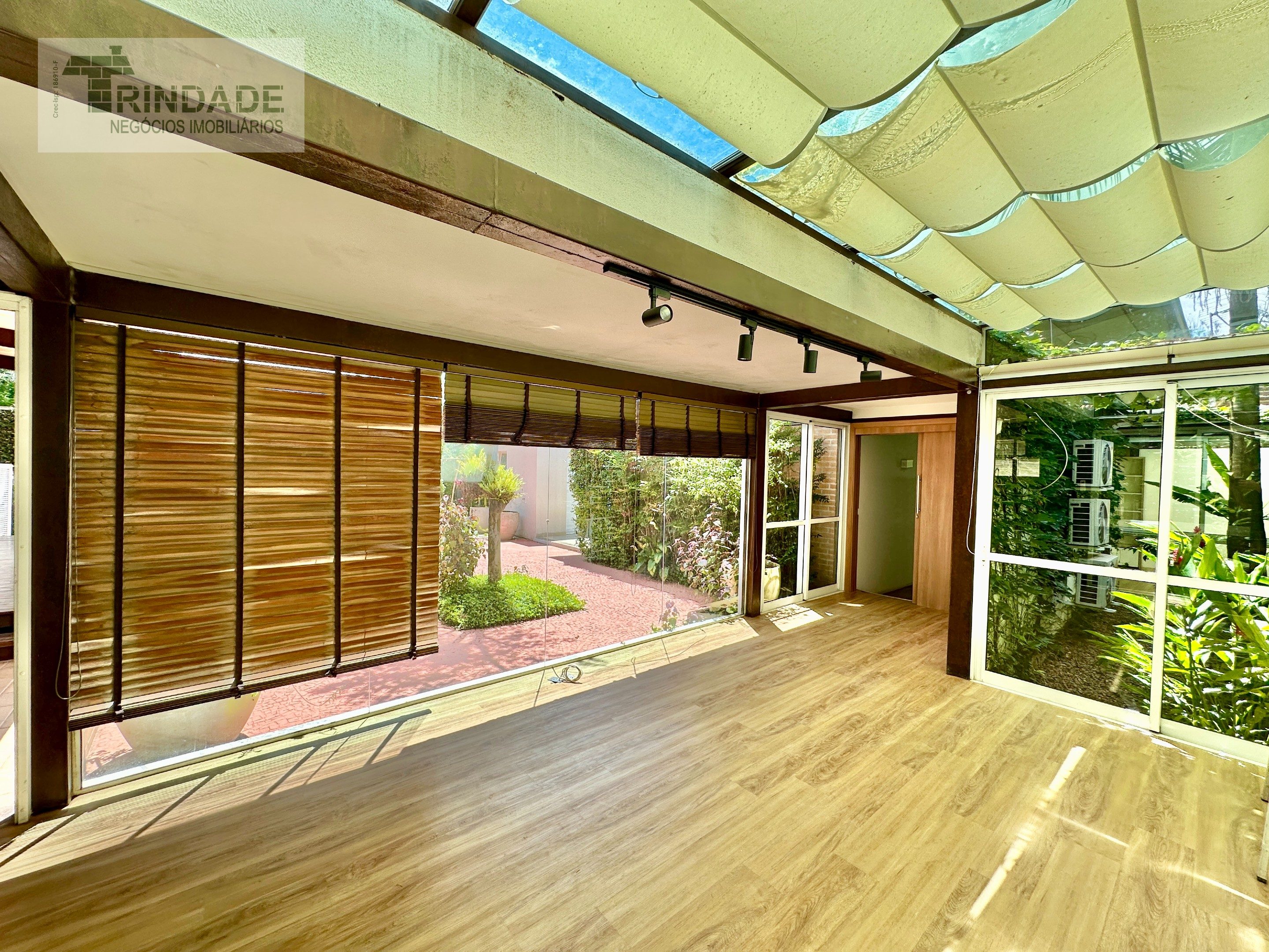 Casa térrea moderna com 3 suítes na Granja Viana, foto 41 de 56