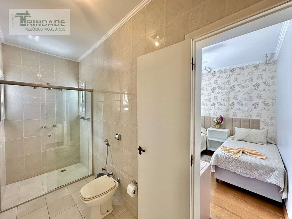 Casa com 5 suítes, elevador panorâmico e piscina na Granja Viana, foto 25 de 60