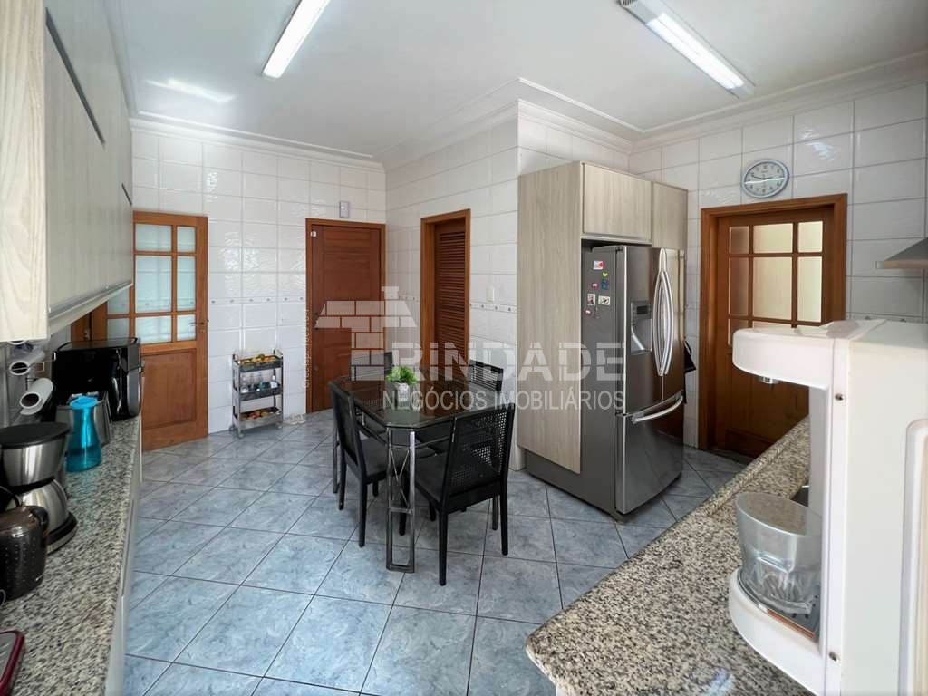 Casa impecável com 4 dormitórios / 3 suítes na Granja Viana, foto 18 de 48