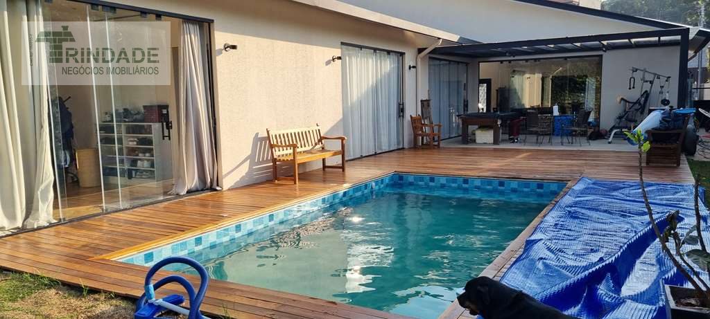 Linda casa térrea com 3 suítes na Granja Viana, foto 2 de 48