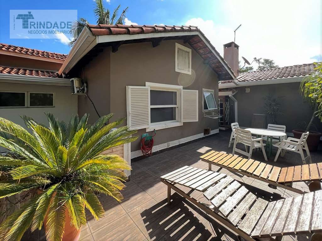 2 casas independentes, porém interligadas! Total de 5 dormitórios / 3 suítes na Granja Viana, foto 24 de 47