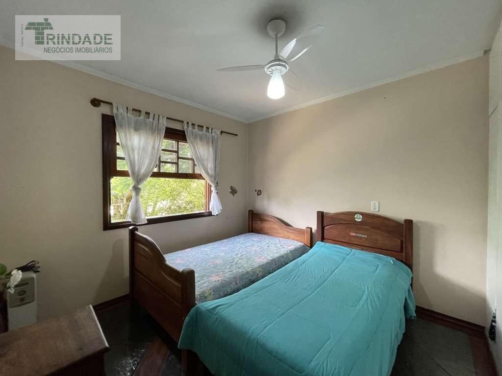 Casa confortável com 6 dormitórios / 1 suíte na Granja Viana, foto 33 de 48