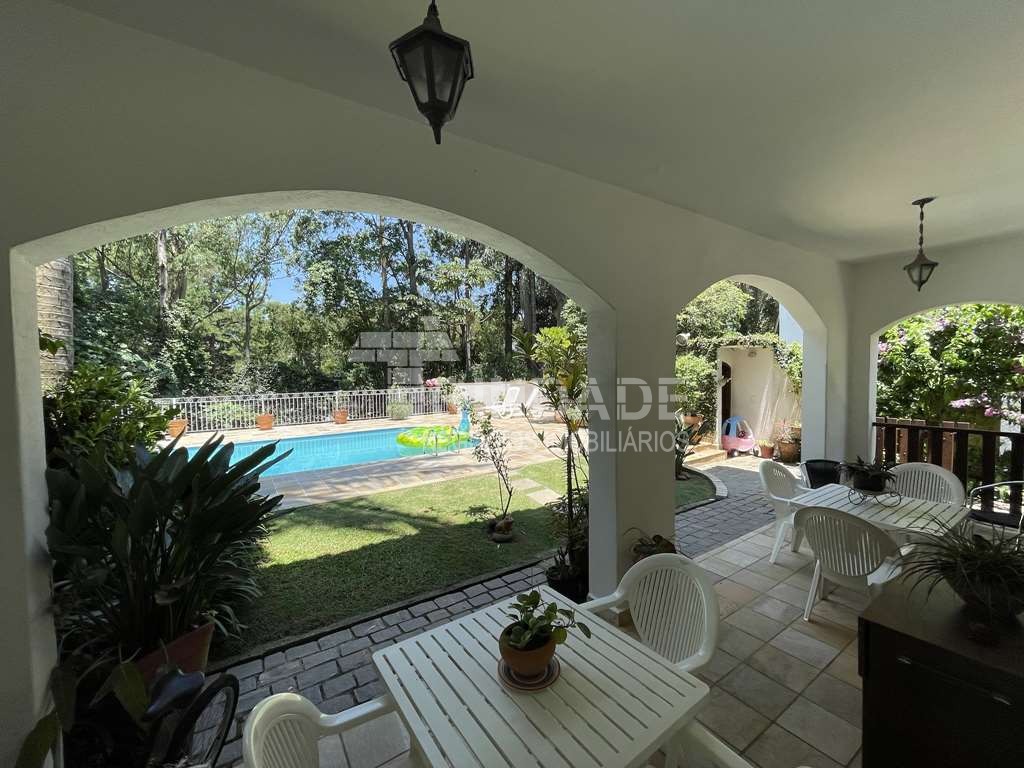 Linda Casa com 4 dormitórios / 2 suíte na Granja Viana, foto 18 de 55