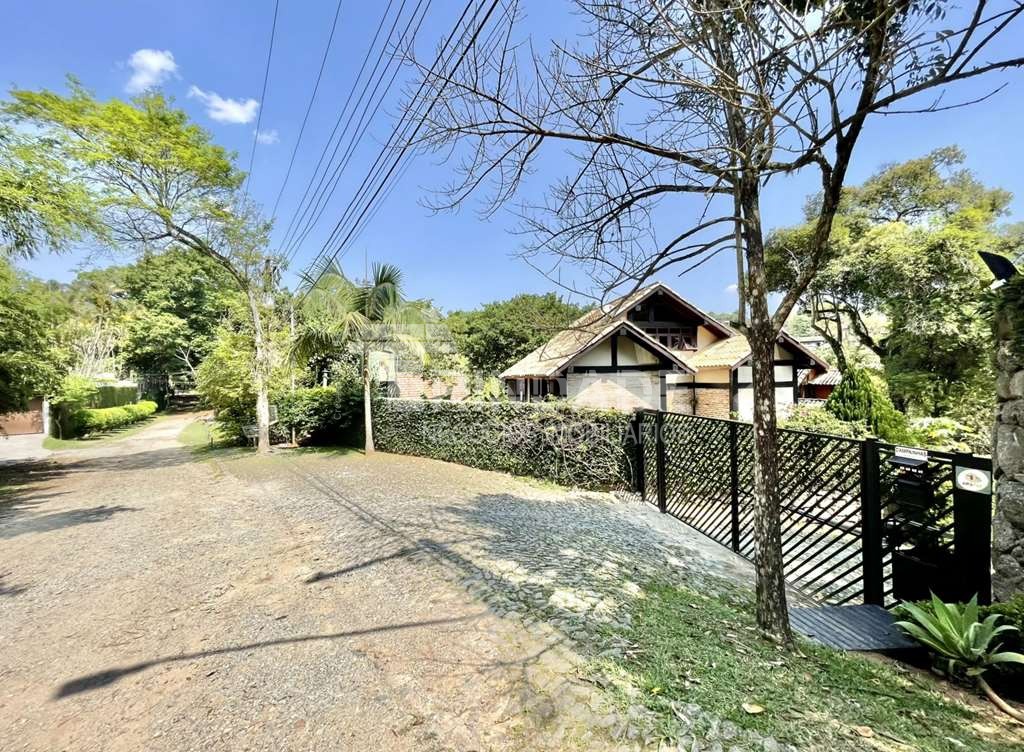 Casa com 3 dormitórios (sendo 1 suíte) / 183,31m² na Granja Viana, foto 1 de 55