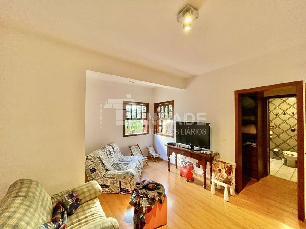 Linda casa com 5 suítes no miolo da Granja Viana, foto 41 de 53