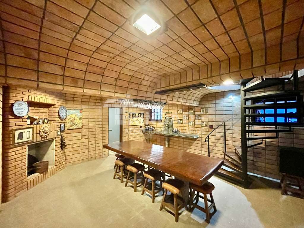 Linda casa com 5 suítes no miolo da Granja Viana, foto 28 de 53
