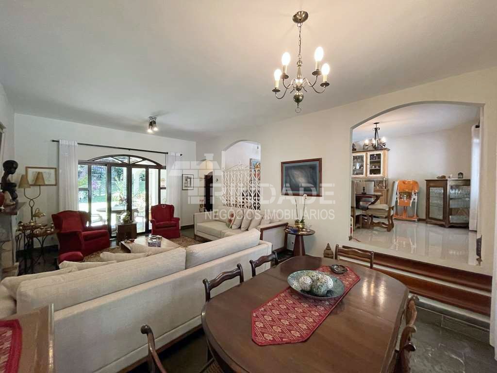 Linda Casa com 4 dormitórios / 2 suíte na Granja Viana, foto 16 de 55