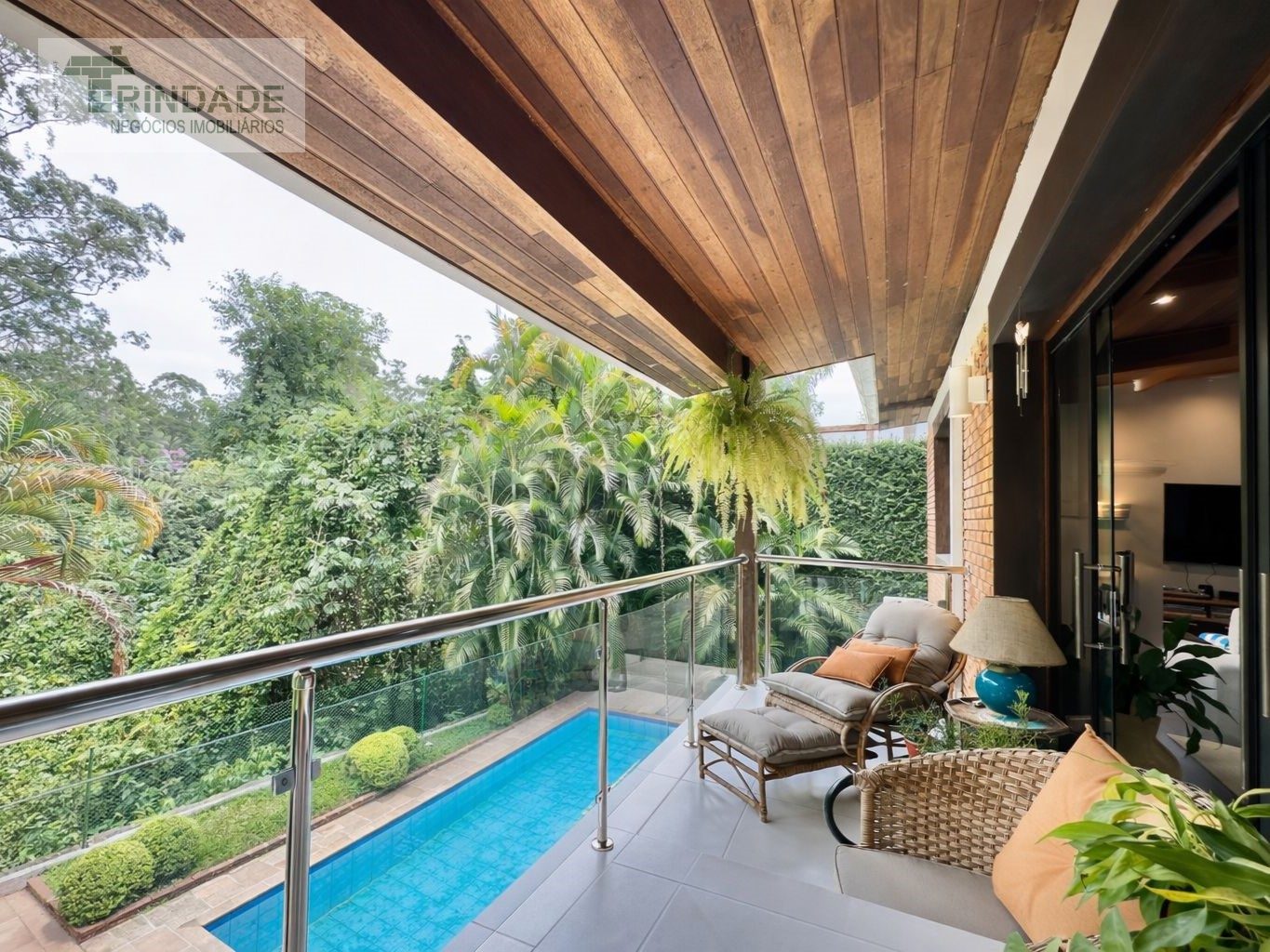 Casa com 4 dormitórios / 1 suíte na Granja Viana, foto 2 de 54