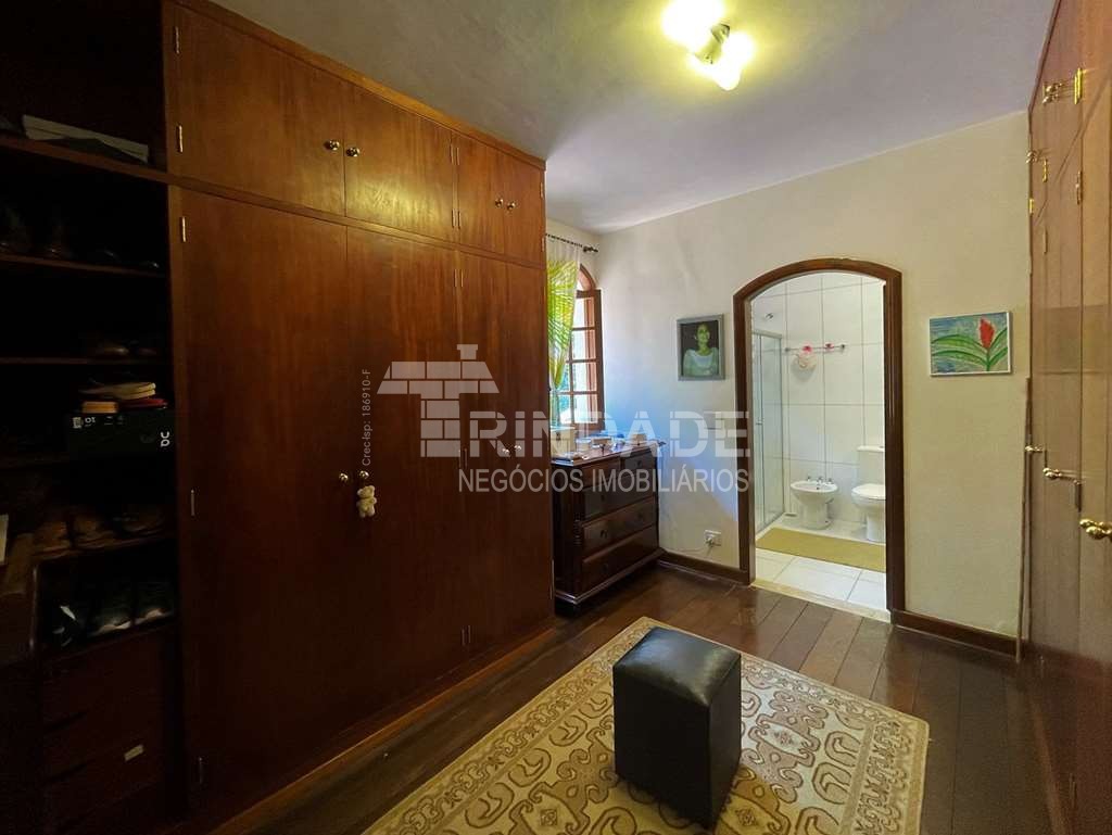 Linda Casa com 4 dormitórios / 2 suíte na Granja Viana, foto 35 de 55