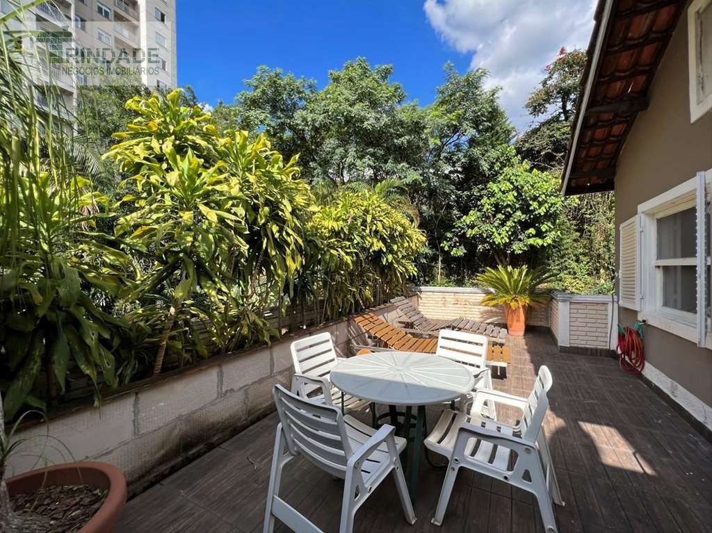 2 casas independentes, porém interligadas! Total de 5 dormitórios / 3 suítes na Granja Viana, foto 25 de 47