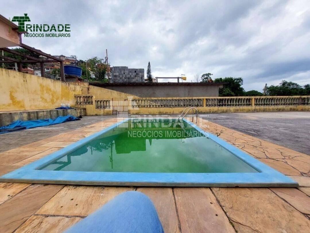 Casa com 5 dormitórios, 244 m², foto 4 de 31