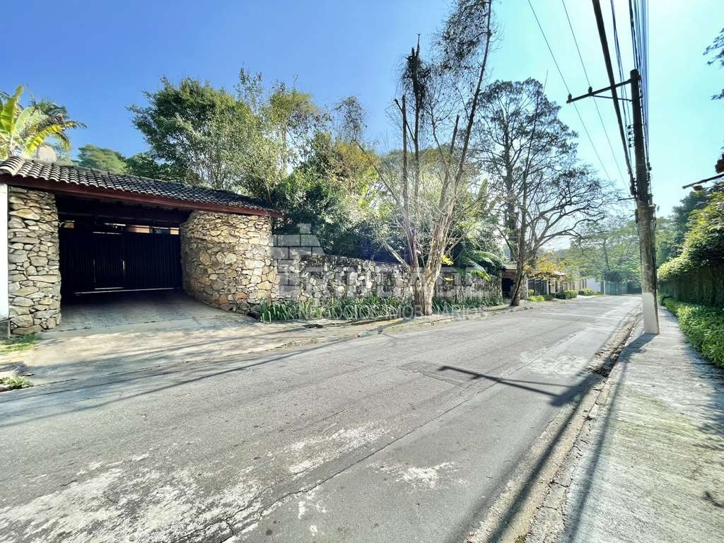 Linda casa com 5 suítes no miolo da Granja Viana, foto 2 de 53