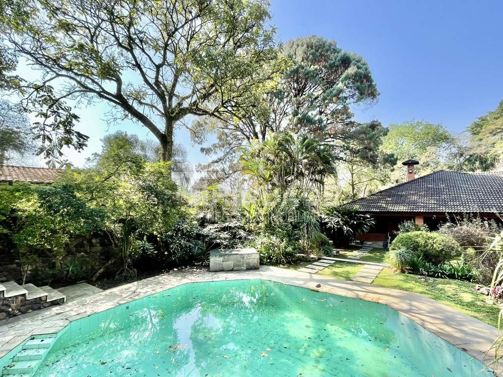 Linda casa com 5 suítes no miolo da Granja Viana, foto 49 de 53