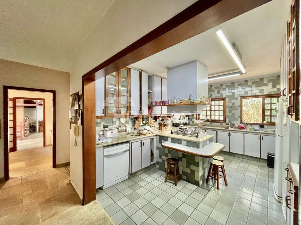 Linda casa com 5 suítes no miolo da Granja Viana, foto 29 de 53