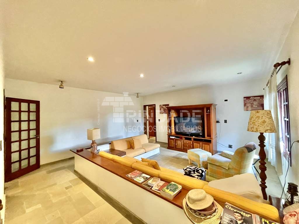Linda casa com 5 suítes no miolo da Granja Viana, foto 36 de 53