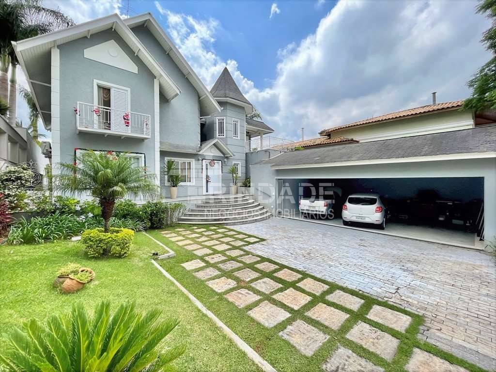 Linda casa com 4 suítes na Granja Viana, foto 2 de 49