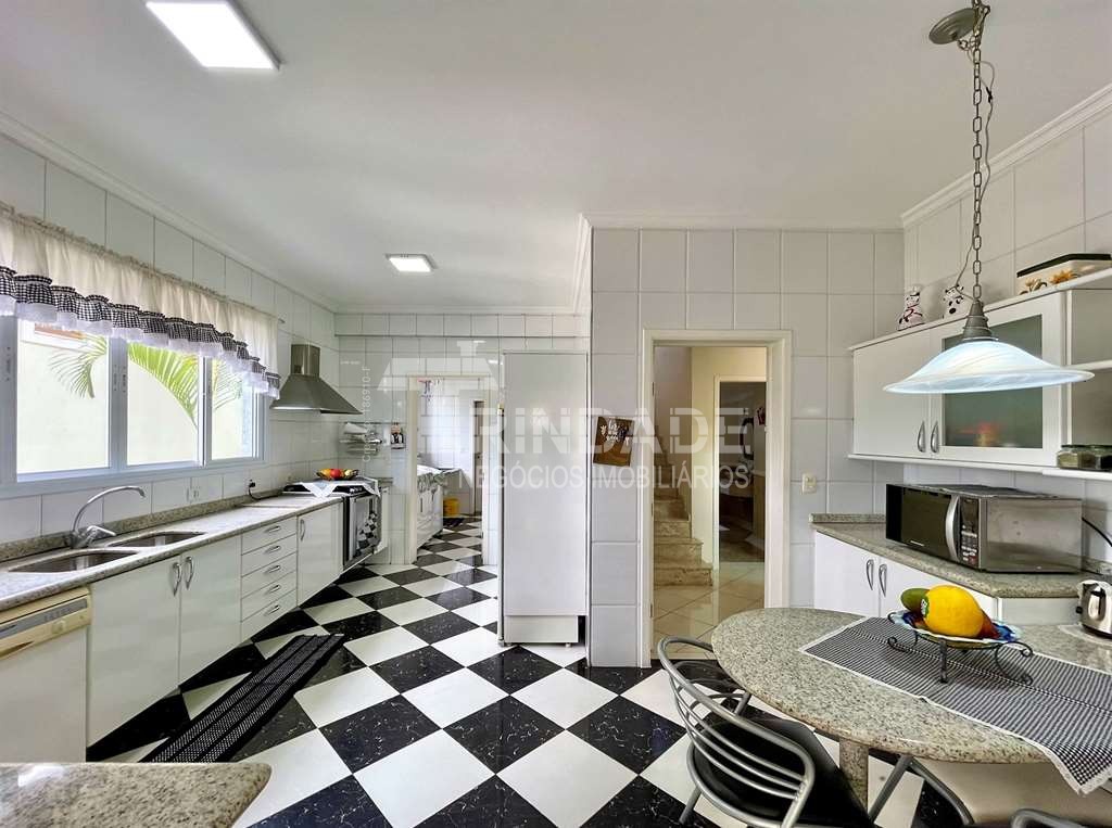 Linda casa com 4 suítes na Granja Viana, foto 20 de 49
