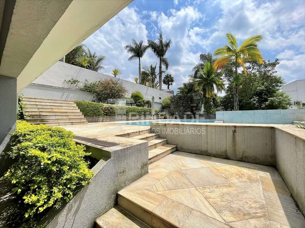 Linda casa com 4 suítes na Granja Viana, foto 43 de 49