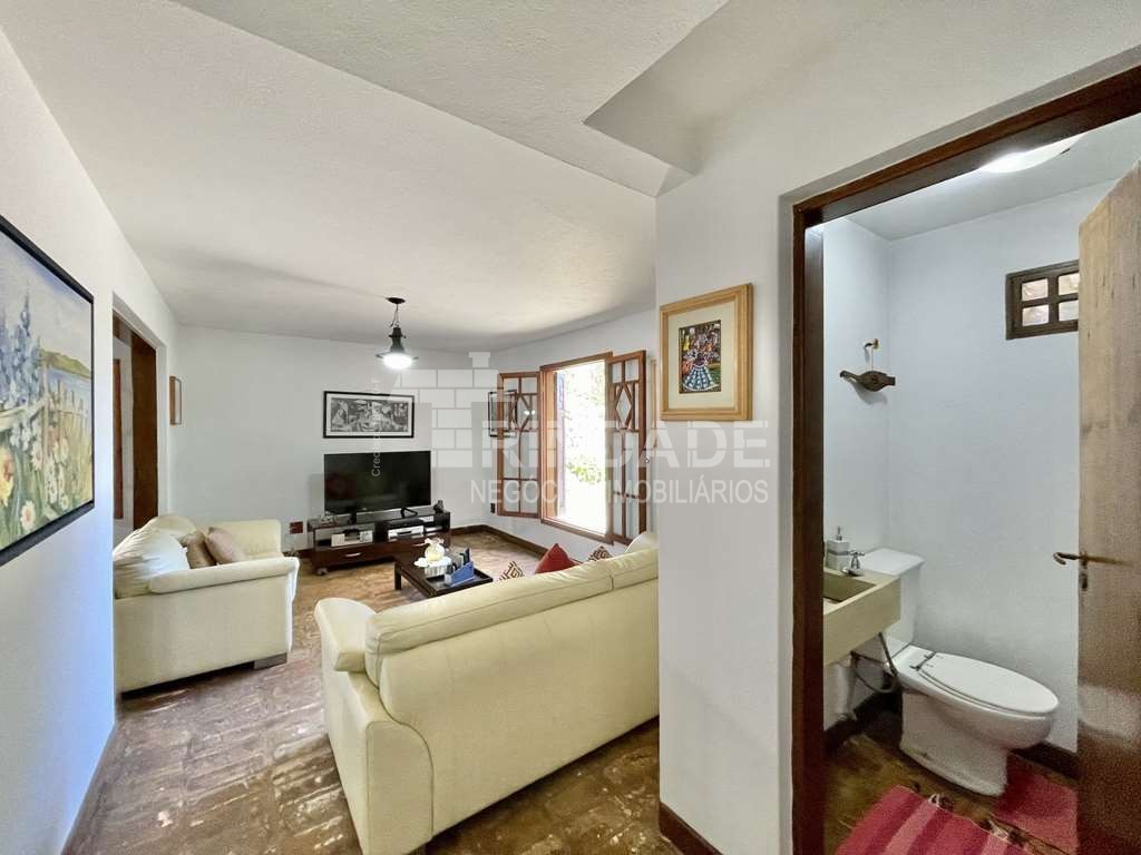 Casa com 3dormitórios/1suíte + hóspedes +caseiro / por 1.570.000,00, foto 17 de 49