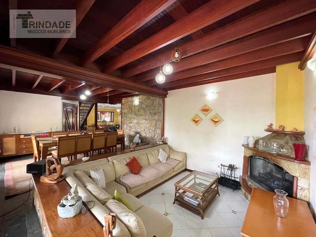 Casa confortável com 6 dormitórios / 1 suíte na Granja Viana, foto 13 de 48