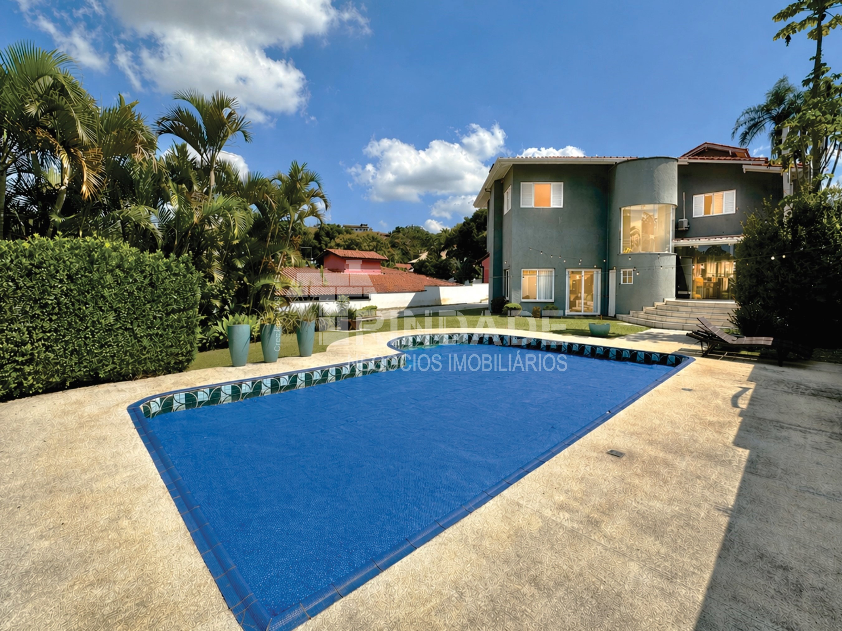 Casa com 4 dormitórios / 2 suíte na Granja Viana, foto 1 de 53