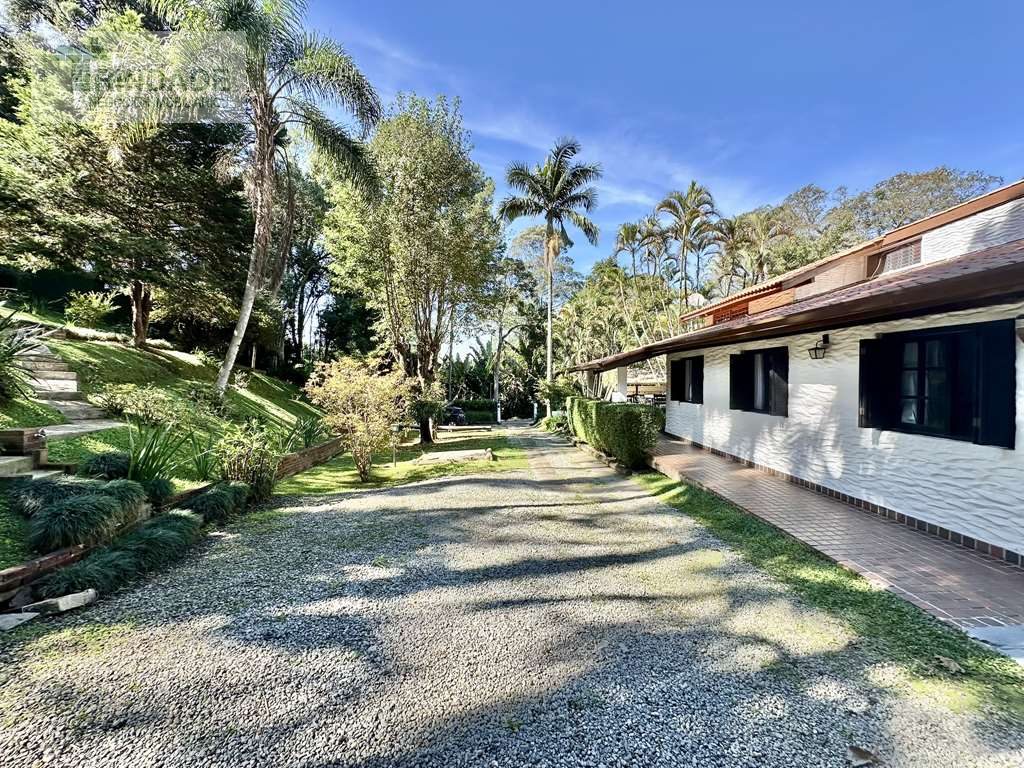 Casa térrea, impecável com 3 dormitórios / 1 suíte na Granja Viana, foto 6 de 50