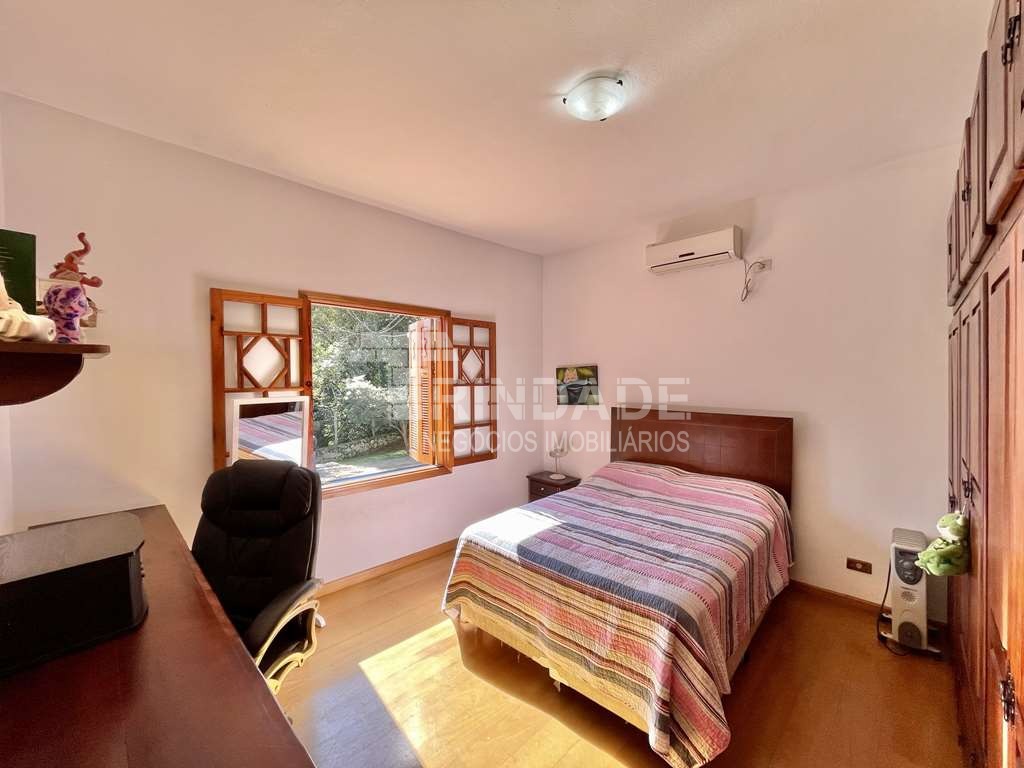Casa com 3dormitórios/1suíte + hóspedes +caseiro / por 1.570.000,00, foto 33 de 49
