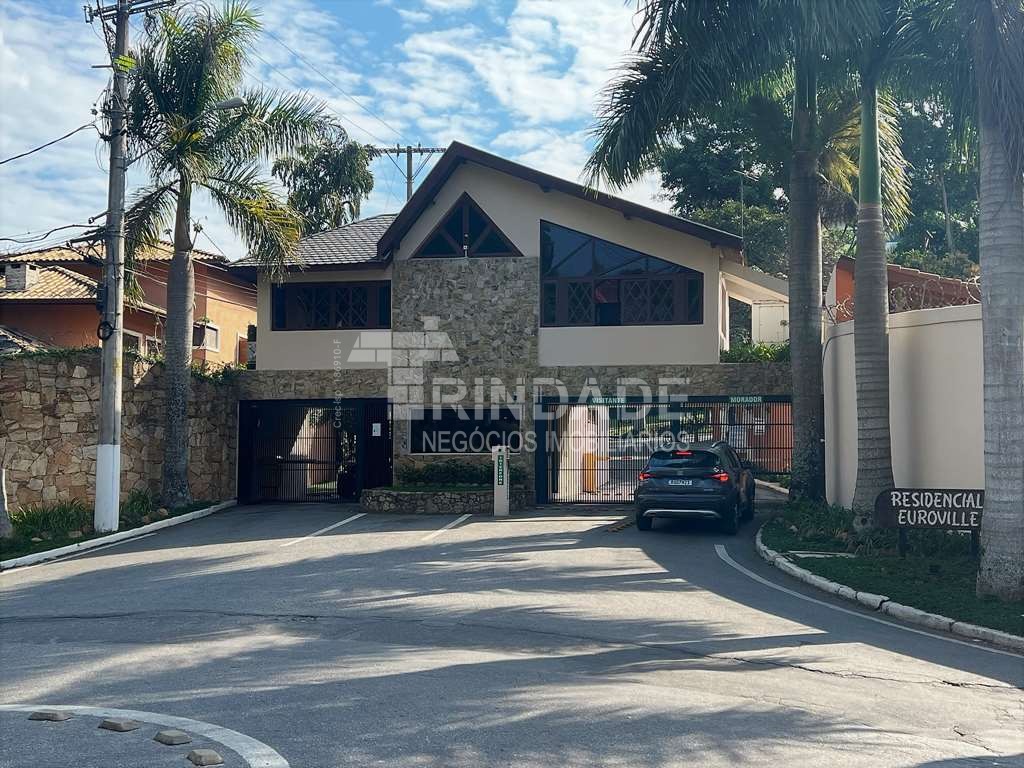Casa ampla com 5 dormitórios / 4 suítes (1 no térreo) na Granja Viana, foto 2 de 47