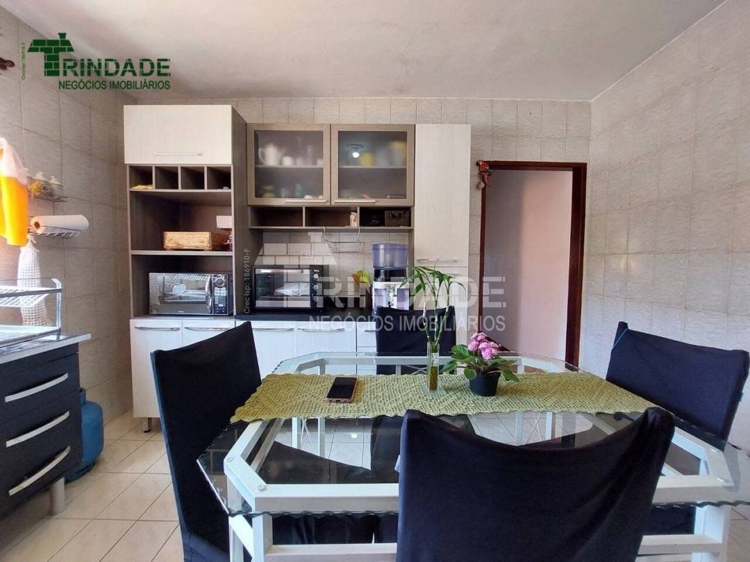 Casa com 7 dormitórios, 268 m², foto 24 de 44