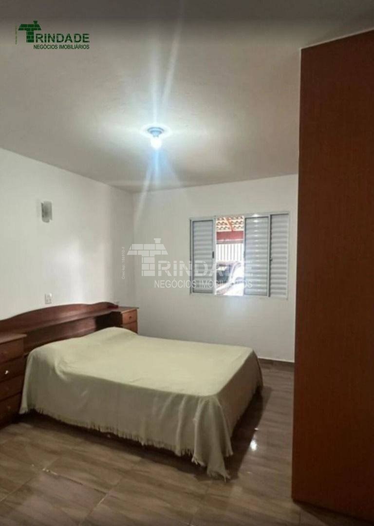 Casa com 3 dormitórios, 141 m², foto 3 de 25