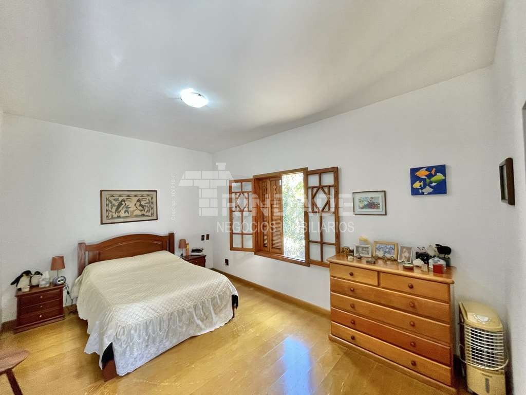 Casa com 3dormitórios/1suíte + hóspedes +caseiro / por 1.570.000,00, foto 29 de 49
