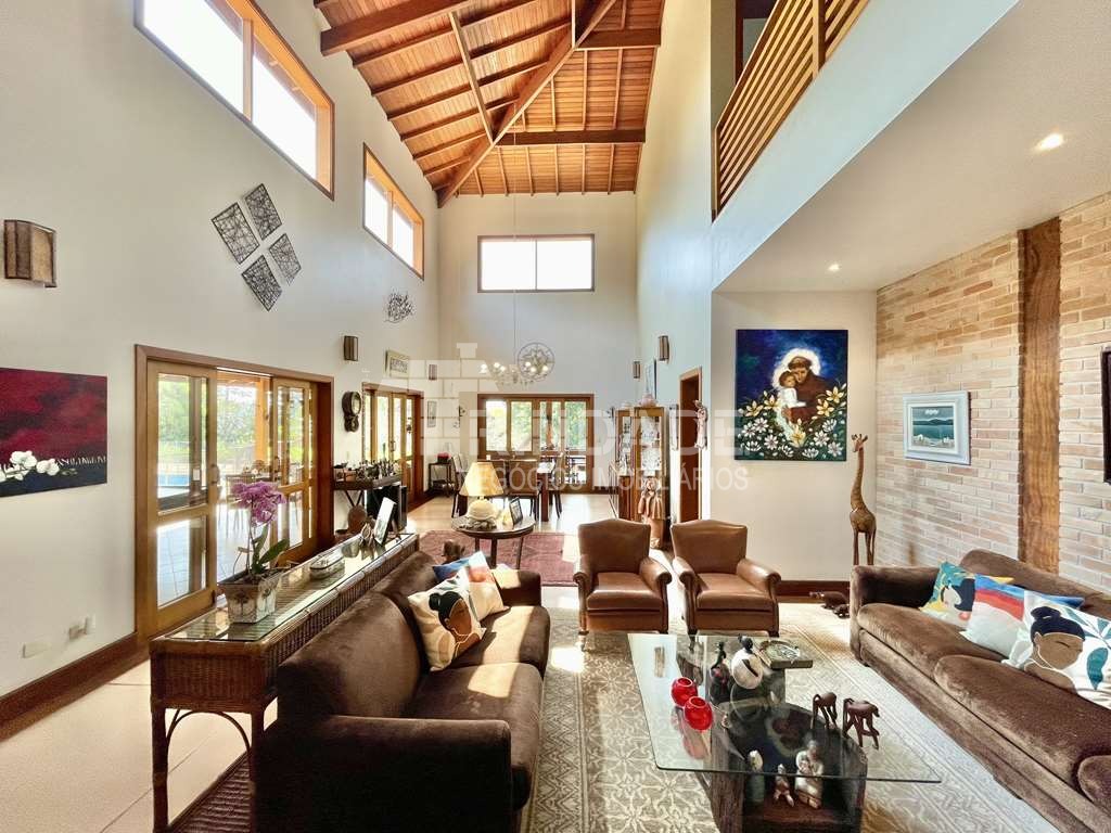 Casa com 4 suítes, piscina e campo de futebol na Granja Viana, foto 29 de 48