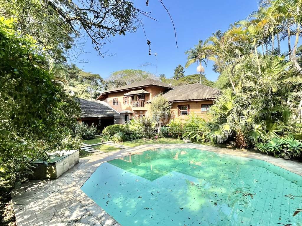 Linda casa com 5 suítes no miolo da Granja Viana, foto 1 de 53