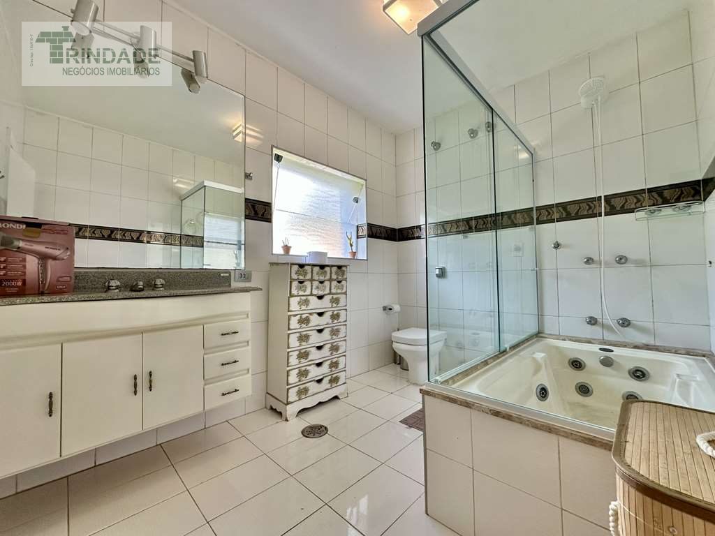 Casa com 5 suítes, gourmet e piscina na Granja Viana, foto 26 de 54
