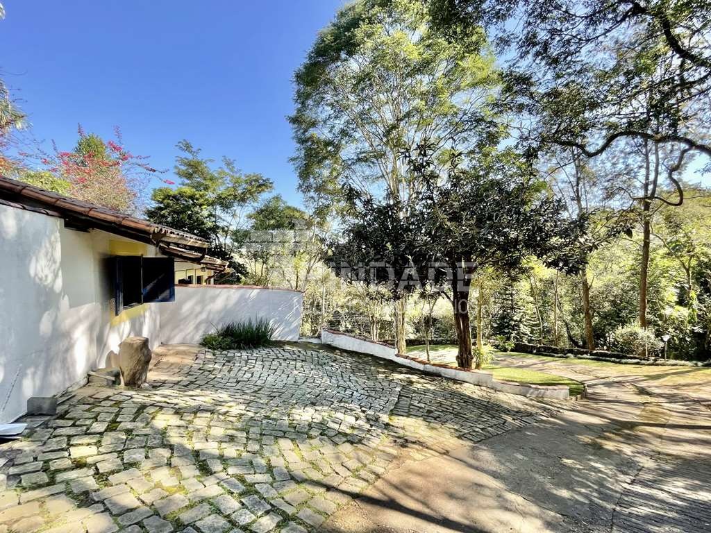 Casa com 3dormitórios/1suíte + hóspedes +caseiro / por 1.570.000,00, foto 42 de 49