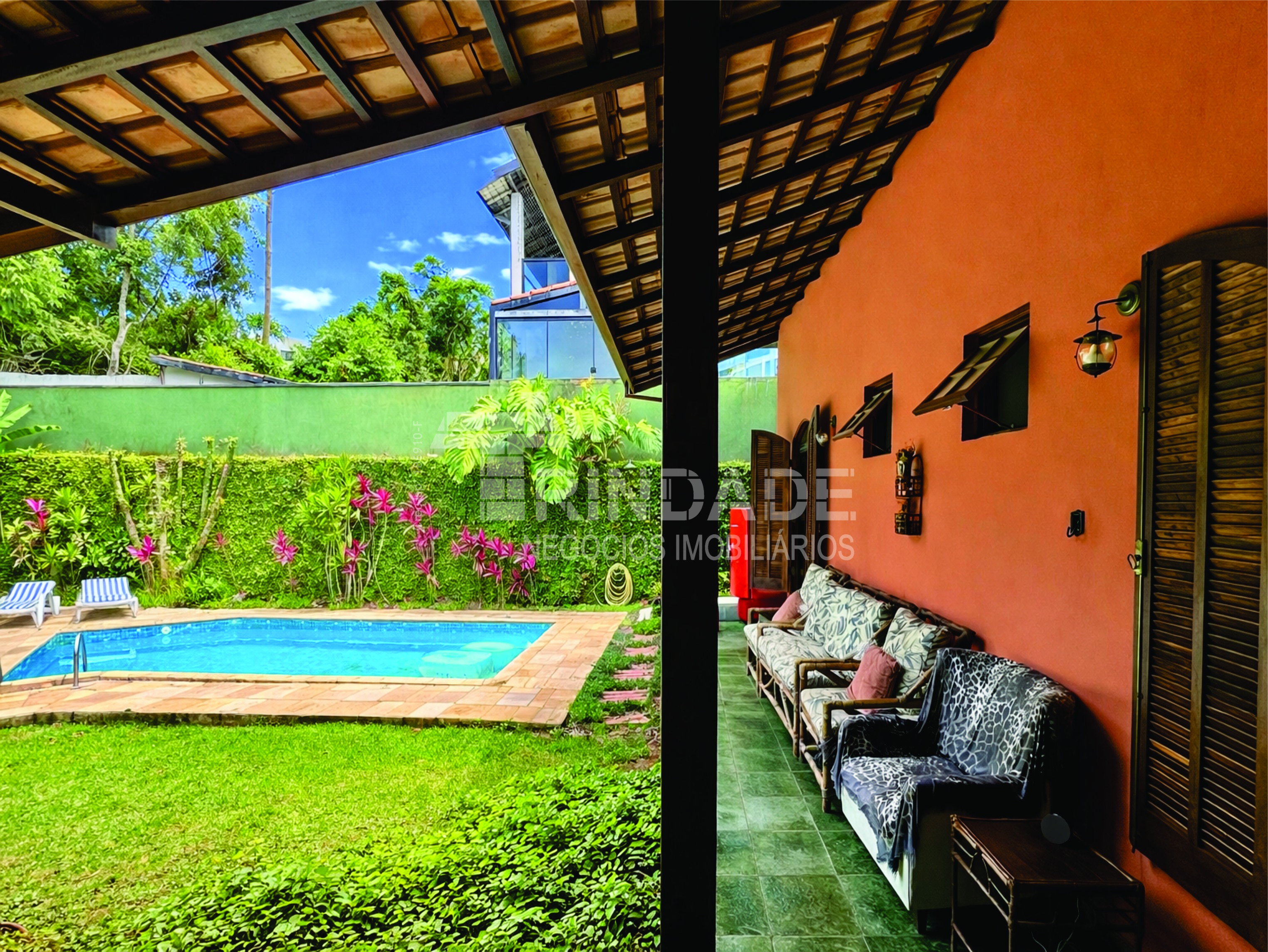 Casa 3 dormitórios / 1suíte. TÉRREA, privacidade, avarandada e piscina na Granja Viana, foto 9 de 47