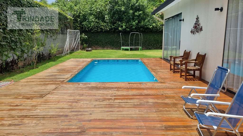 Linda casa térrea com 3 suítes na Granja Viana, foto 24 de 48