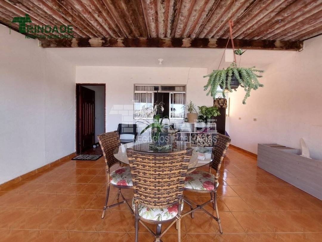 Casa com 7 dormitórios, 268 m², foto 18 de 44