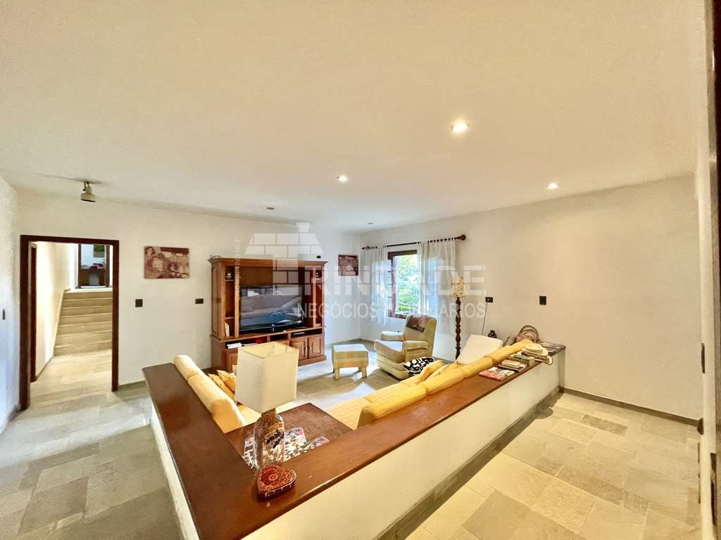 Linda casa com 5 suítes no miolo da Granja Viana, foto 33 de 53