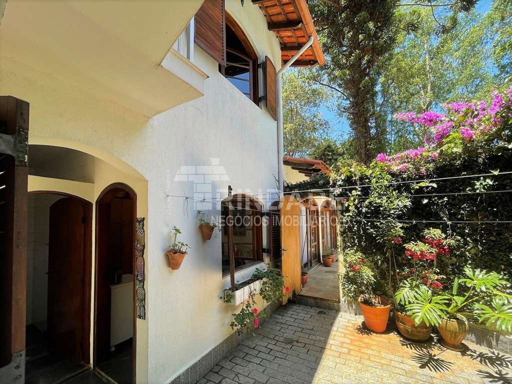 Linda Casa com 4 dormitórios / 2 suíte na Granja Viana, foto 52 de 55