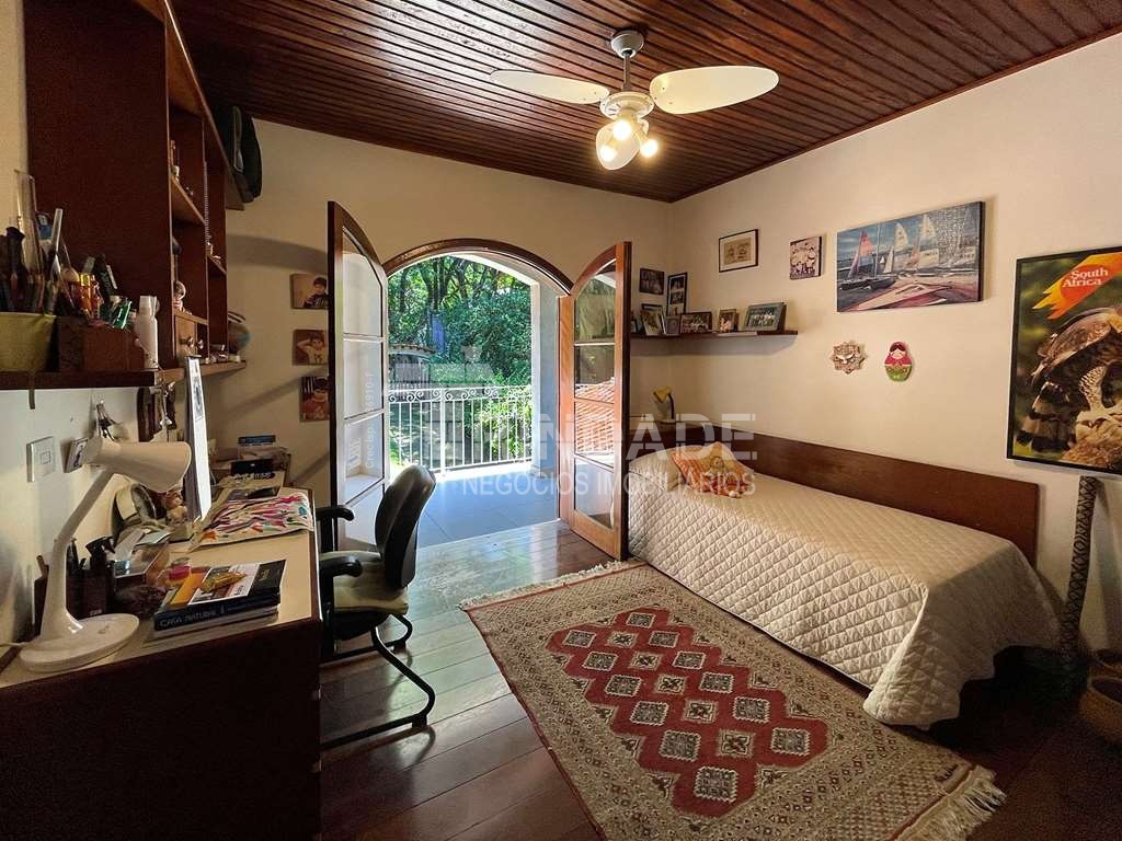 Linda Casa com 4 dormitórios / 2 suíte na Granja Viana, foto 38 de 55