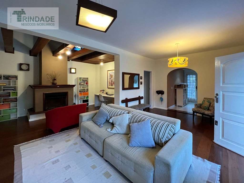 2 casas independentes, porém interligadas! Total de 5 dormitórios / 3 suítes na Granja Viana, foto 36 de 47