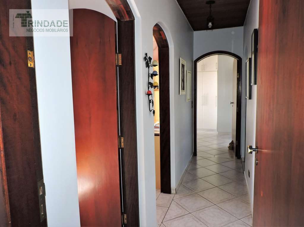 Casa com 3 dormitórios / 1 suíte em 2 lotes na Granja Viana, foto 5 de 32