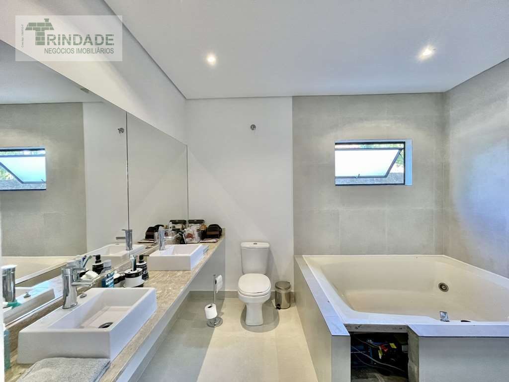 Linda casa térrea com 3 suítes na Granja Viana, foto 42 de 48