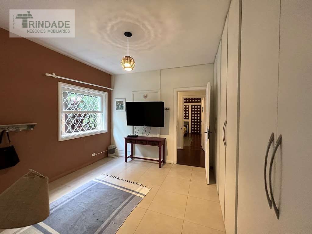 2 casas independentes, porém interligadas! Total de 5 dormitórios / 3 suítes na Granja Viana, foto 40 de 47