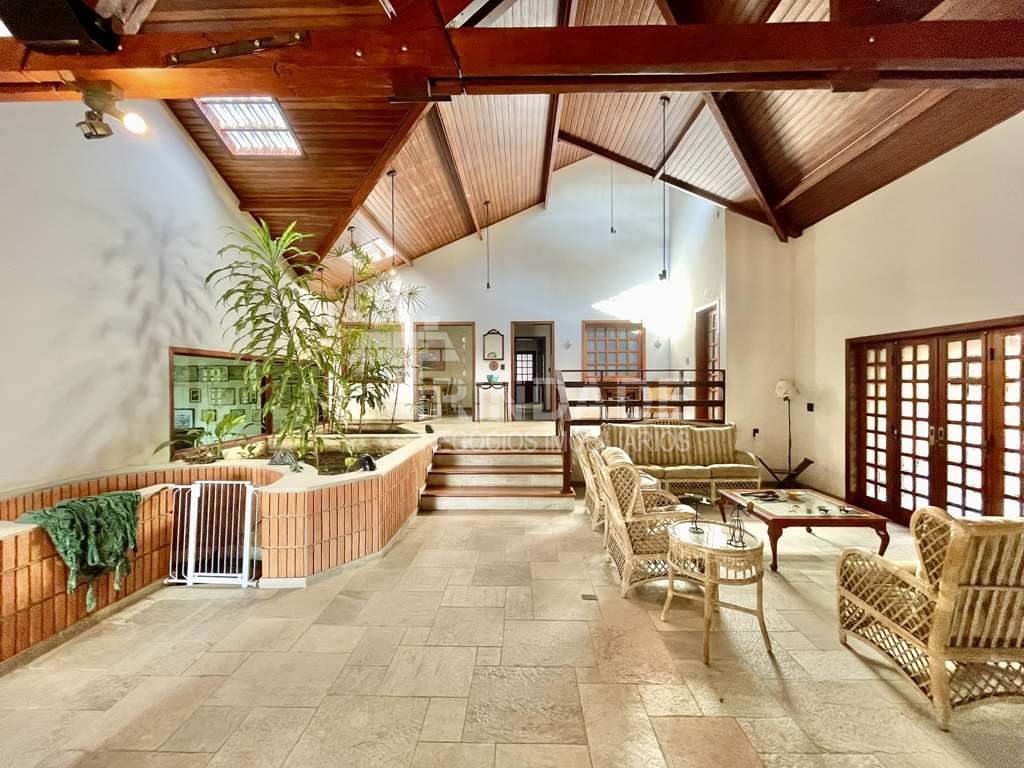 Linda casa com 5 suítes no miolo da Granja Viana, foto 13 de 53
