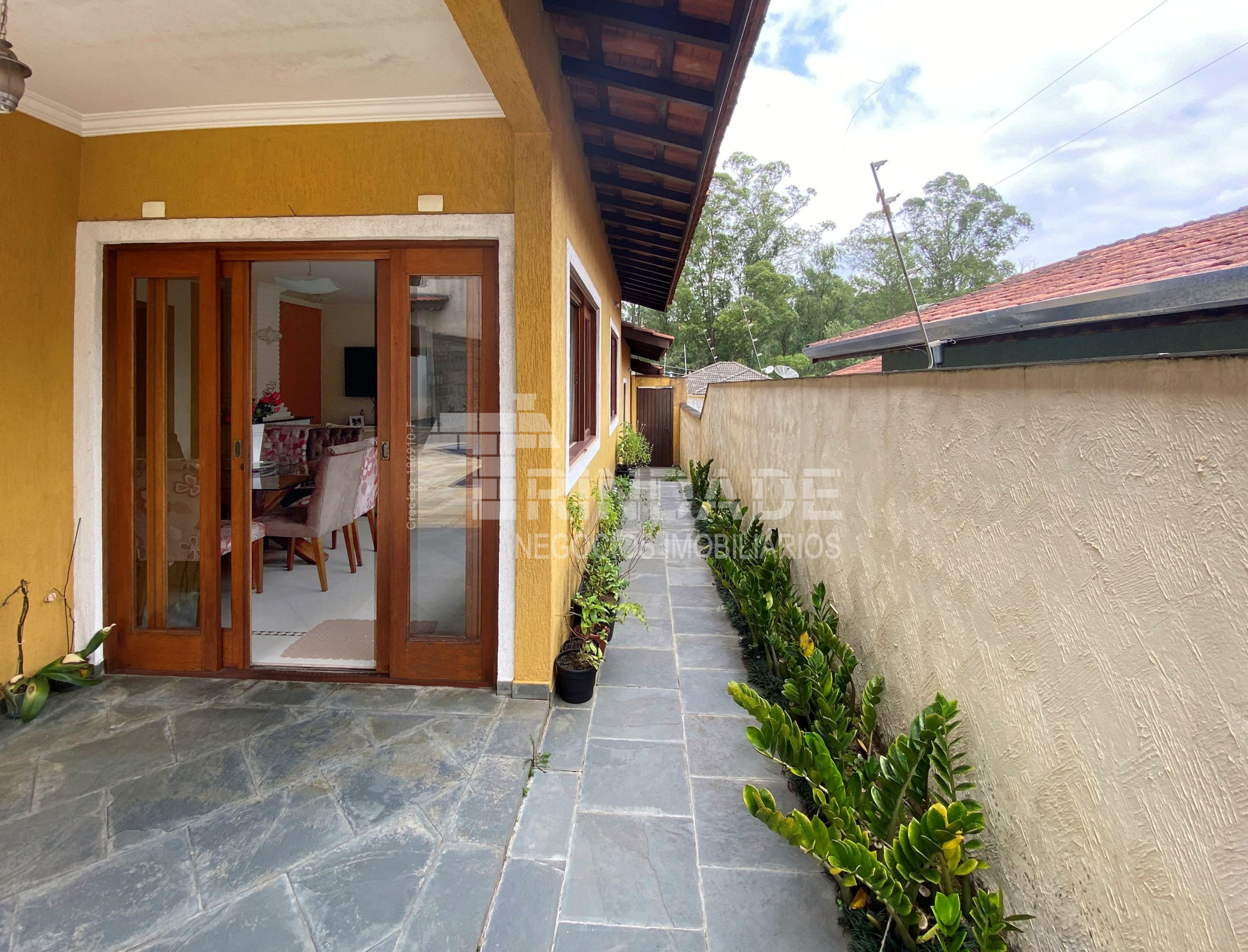 Casa com 3 dormitórios (sendo 1 suíte), lareira, piscina e gourmet, foto 8 de 46