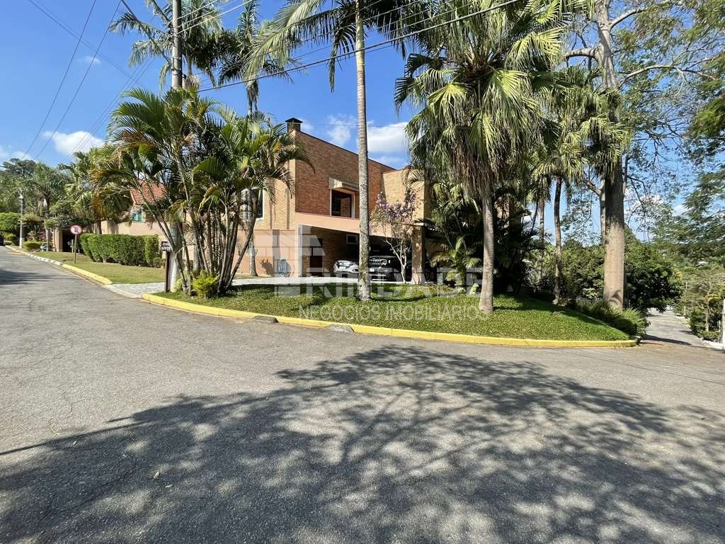 Ótima casa com 4 suítes na Granja Viana, foto 1 de 52