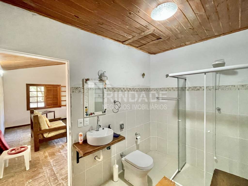 Casa com 3dormitórios/1suíte + hóspedes +caseiro / por 1.570.000,00, foto 39 de 49